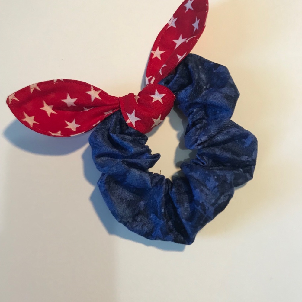 NWOT Scrunchie with Removable Bow